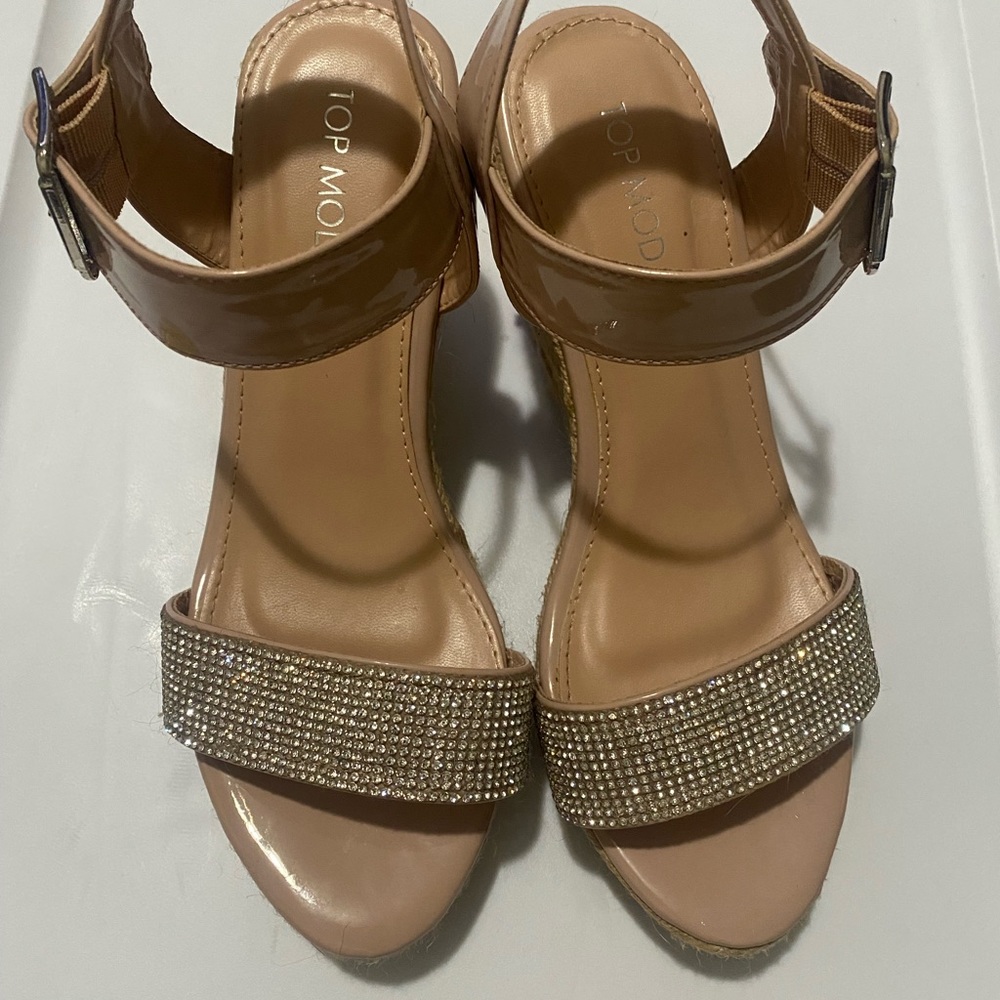 TOP MODA- TAN WEDGES